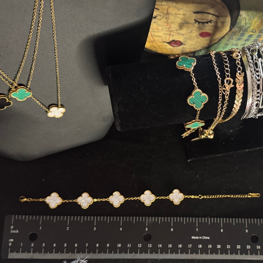 Gold and White Clover Bracelet - Picture 2 of 3